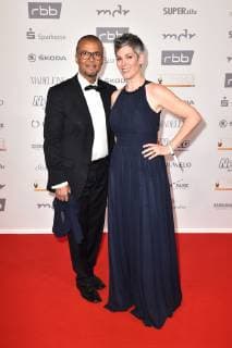 Cheryl Shepard und ihr Ehemann Nikolaus Okonkwo bei der Verleihung Die Goldene Henne am 28.09.2018 in Leipzig Die Goldene Henne 2018 Verleihung in Leipzig