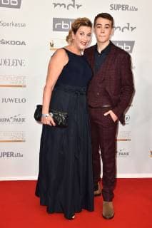 Alexa Maria Surholt und ihr Sohn Arthur bei der Verleihung Die Goldene Henne am 28.09.2018 in Leipzig Die Goldene Henne 2018 Verleihung in Leipzig