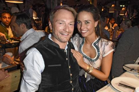 Christian Lindner mit Freundin Franca Lehfeldt in Käfers Wiesn-Schänke auf dem Oktoberfest 2018. München, 29.09.2018