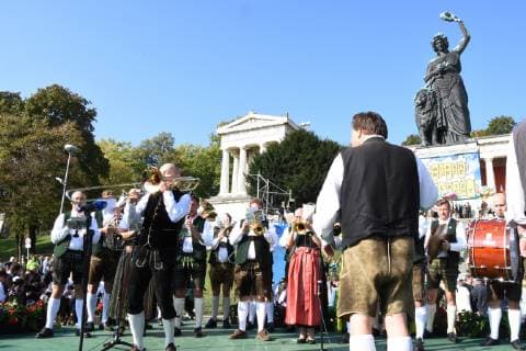 Blaskapelle BlaskapelleMuenchen 30.09.18 Theresienwise Oktoberfest Wiesen Kapellen Standkonzert unter Bavaria Oktoberfest