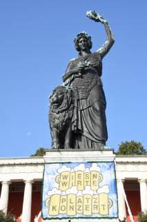 Muenchen 30.09.18 Theresienwise Oktoberfest Wiesen Kapellen Standkonzert unter Bavaria Oktoberfest