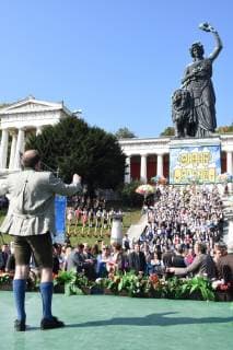 Manuel Pretzl Wiesen Stadtrat Muenchen 30.09.18 Theresienwise Oktoberfest Wiesen Kapellen Standkonzert unter Bavaria Oktoberfest