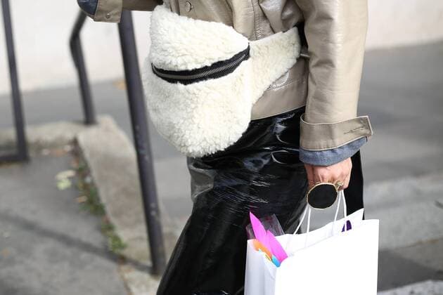 A chic showgoer posing on the street outside the Thom Browne show during Paris Fashion Week - Sept 30, 2018 - PFW: Spring 2019 Street Style Day 7, Paris France  Copyright: xValentinaxRanierix h_00553622