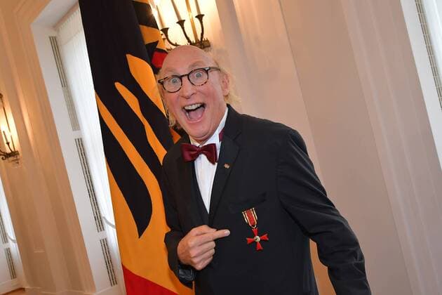 Otto Waalkes mit Orden bei der Verleihung des Verdienstordens fuer besondere Leistungen zum Tag der Deutschen Einheit im Schloss Bellevue in Berlin am 02.10.2018