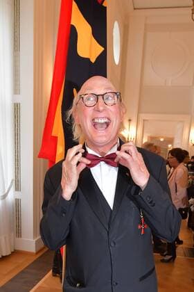 Otto Waalkes mit Orden bei der Verleihung des Verdienstordens fuer besondere Leistungen zum Tag der Deutschen Einheit im Schloss Bellevue in Berlin am 02.10.2018