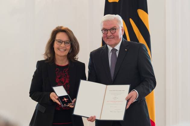 Berlin GER, Berlin, Ordensverleihung, Kultur verbindet, im Schloss Bellevue Berlin v.l. Caroline Link , Frank Walter Steinmeier, Ordensverleihung - Verdienstorden der Bundesrepublik Deutschland, 02.10.2018, Copyright: xUwexKoch xEibner-Pressefotox EP_ukh