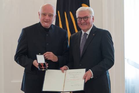 Berlin GER, Berlin, Ordensverleihung, Kultur verbindet, im Schloss Bellevue Berlin v.l. Frank Michael Zeidler , Frank Walter Steinmeier, Ordensverleihung - Verdienstorden der Bundesrepublik Deutschland, 02.10.2018, Copyright: xUwexKoch xEibner-Pressefotox EP_ukh