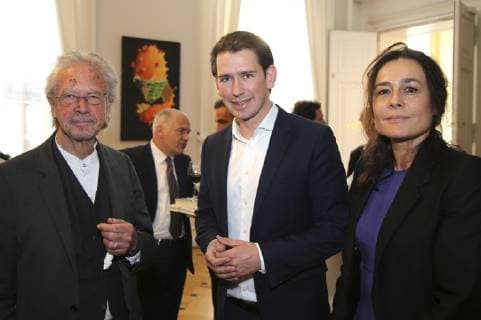 Peter Handke, Sebatian Kurz und Sophie Semin bei der Verleihung des Großen Österreichischen Staatpreises an Florjan Lipus im Bundeskanzleramt. Wien, 01.10.2018