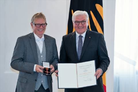 Ralf Becker leitet die Galerie am Ratswall in Bitterfeld;Vergabe Bundesverdienstkreuz durch den Bundespräsidenten Frank-Walter Steinmeier an insgesamt 29 Persönlichkeiten im Schloss Bellevue - Verdienstorden der Bundesrepublik Deutschland, Berlin Berlin Deutschland Schloss Bellevue