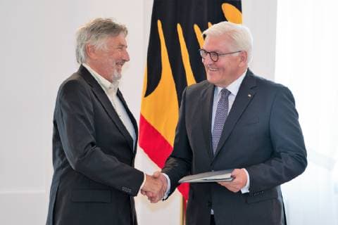Christian Brückner, Synchronsprecher;Vergabe Bundesverdienstkreuz durch den Bundespräsidenten Frank-Walter Steinmeier an insgesamt 29 Persönlichkeiten im Schloss Bellevue - Verdienstorden der Bundesrepublik Deutschland, Berlin Berlin Deutschland Schloss Bellevue