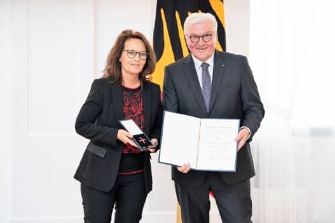 Regisseurin Caroline Link;Vergabe Bundesverdienstkreuz durch den Bundespräsidenten Frank-Walter Steinmeier an insgesamt 29 Persönlichkeiten im Schloss Bellevue - Verdienstorden der Bundesrepublik Deutschland, Berlin Berlin Deutschland Schloss Bellevue