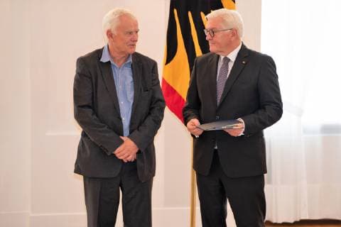 Jim Rakete;Vergabe Bundesverdienstkreuz durch den Bundespräsidenten Frank-Walter Steinmeier an insgesamt 29 Persönlichkeiten im Schloss Bellevue - Verdienstorden der Bundesrepublik Deutschland, Berlin Berlin Deutschland Schloss Bellevue