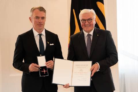 Neo Rauch Maler;Vergabe Bundesverdienstkreuz durch den Bundespräsidenten Frank-Walter Steinmeier an insgesamt 29 Persönlichkeiten im Schloss Bellevue - Verdienstorden der Bundesrepublik Deutschland, Berlin Berlin Deutschland Schloss Bellevue