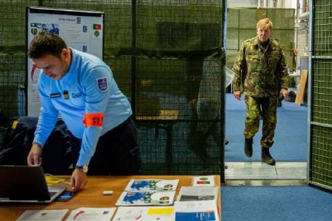Entertainment Bilder der Woche KW40 Entertainment Bilder des Tages Zoutkamp, The Netherlands, October 2nd 2018 - King Willem-Alexander visited an exercise by the Koninklijke Marechaussee (Royal Military Police) in Zoutkamp. The king visited several exercises in the exhibition village MarneHuizen. Photo: Wesley de Wit Hollandse Hoogte  Copyright: xHollandsexHoogtex xWesleyxdexWitx x82897589x