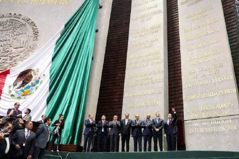 Mexiko, Jahrestag des Massakers von Tlatelolco 1968 October 2, 2018 - EUM20181002NAC02.JPG.CIUDAD DE MEXICO Anniversary Aniversario-Movimiento 68.- Aspectos de la sesion solemne en la Camara de Diputados donde la manana de este martes 2 de octubre de 2018 fue develada la inscripcion con letras de oro Al movimiento estudiantil de 1968 en el Muro del Honor de este recinto legislativo, en el marco del 50 aniversario de este hecho. Foto: Agencia EL UNIVERSAL Lucia Godinez EVZ Copyright: xLucoÂAxGodinezx