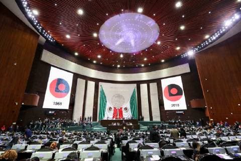Mexiko, Jahrestag des Massakers von Tlatelolco 1968 October 2, 2018 - EUM20181002NAC04.JPG.CIUDAD DE MEXICO Anniversary Aniversario-Movimiento 68.- Aspectos de la sesion solemne en la Camara de Diputados donde la manana de este martes 2 de octubre de 2018 fue develada la inscripcion con letras de oro Al movimiento estudiantil de 1968 en el Muro del Honor de este recinto legislativo, en el marco del 50 aniversario de este hecho. Foto: Agencia EL UNIVERSAL Lucia Godinez EVZ Copyright: xLucoÂAxGodinezx