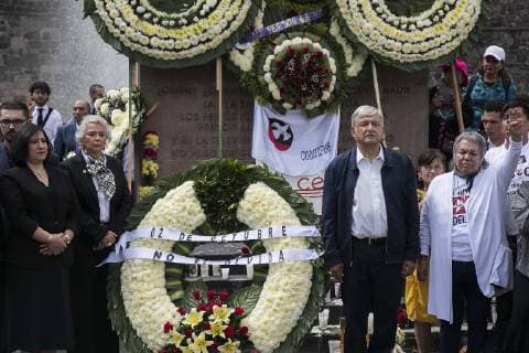 Mexiko, Jahrestag des Massakers von Tlatelolco 1968 October 2, 2018 - EUM20181002NAC14.JPG.CIUDAD DE MEXICO Anniversary Aniversario-Movimiento 68.- 2 de octubre de 2018. El presidente electo Andres Manuel Lopez Obrador encabeza una guardia de honor en la Plaza de las Tres Culturas, en memoria de los fallecidos durante el movimiento estudiantil de 1968, a 50 anos de este hecho. Al evento acudieron miembros del proximo gabinete federal, asi como integrantes del Comite del 68. Foto: Agencia EL UNIVERSAL Yadin Xolalpa EVZ Copyright: xYadinxXolalpax