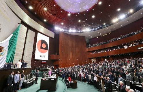 Mexiko, Jahrestag des Massakers von Tlatelolco 1968 October 2, 2018 - EUM20181002NAC33.JPG.CIUDAD DE MEXICO Anniversary Aniversario-Movimiento 68. Aspecto de la sesion solemne en el recinto legislativo de San Lazaro, donde este martes 2 de octubre de 2018 fue develada la inscripcion con letras de oro Al movimiento estudiantil de 1968 en el Muro del Honor de la Camara de Diputados, en el marco del 50 aniversario de este hecho. Foto: Agencia EL UNIVERSAL Lucia Godinez RCC. Copyright: xLucoÂAxGodinezx