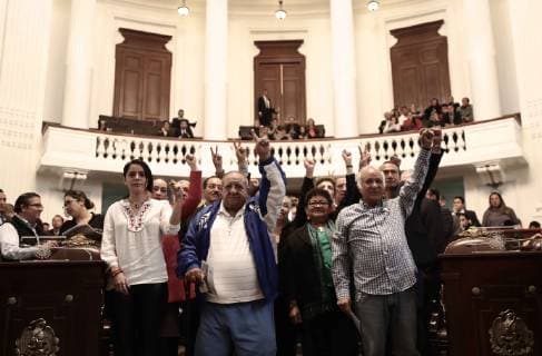 Mexiko, Jahrestag des Massakers von Tlatelolco 1968 October 2, 2018 - EUM20181002NAC45.JPG.CIUDAD DE MEXICO Anniversary Aniversario-Movimiento 68.- Aspectos de la sesion solemne en el Congreso de la Ciudad de Mexico la manana de este martes 2 de octubre de 2018 en la que se recordo a las victimas mortales del movimiento estudiantil de 1968, a 50 anos del hecho. La sesion conto con la presencia de miembros del Comite 68. Foto: Agencia EL UNIVERSAL Lucia Godinez EVZ. Copyright: xAlejandraxLeyvax