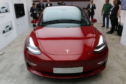 Tesla Model 3, Elektroauto, Mondial Paris Motor Show 2018 (04.10.-14.10.2018, Pressetage 02. & 03.10.2018), Mondial de l™Auto l™Automobile, Paris Expo - Porte de Versailles, Paris (Frankreich), Pariser Auto Salon, Messe, Ausstellung