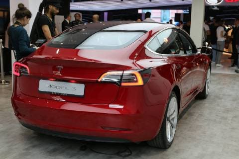 Tesla Model 3, Elektroauto, Mondial Paris Motor Show 2018 (04.10.-14.10.2018, Pressetage 02. & 03.10.2018), Mondial de l™Auto l™Automobile, Paris Expo - Porte de Versailles, Paris (Frankreich), Pariser Auto Salon, Messe, Ausstellung