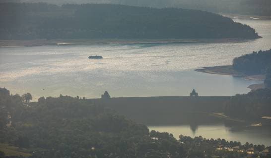 Luftaufnahme, Möhnetalsperre, Möhnesee bei Niedrigwasser, Ausflugsdampfer, , Sauerland, Nordrhein-Westfalen, Deutschland !ACHTUNGxMINDESTHONORARx60xEURO! *** Aerial view Möhnetalsperre Möhnesee at low tide excursion steamer Sauerland Nordrhein Westfalen Germany ATTENTIONxMINDESTHONORARx60xEURO