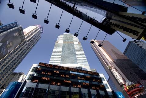 Architektur von Kevin Roche September 18, 2008: The Morgan Stanley building, located at 1585 Broadway, is flanked by the W Hotel (left) and the Crowne Plaza Hotel (right). The lights, storefronts and bilboards of Times Square surround the skyscrapers. Morgan, which had seen its stocks fall almost 25% due to a crisis of investor confidence, is considering a merger with Wachovia., New York NY - New York USA - United States of America Copyright: KarstenxMoran 9921100007