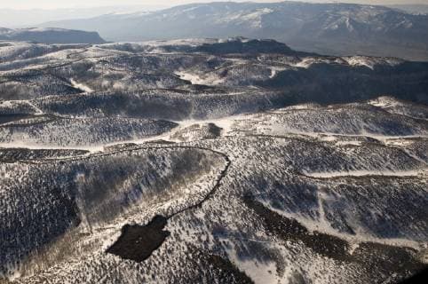 IMAGO Nature: Unsere Erde, Umweltverträgliche Herausforderungen, Fracking Natural gas drill rigs are drilling (Hydraulic Fracturing) private lands on the Roan Plateau in Colorado. Public land leasing on the Roan Plateau are at the center of the energy development battle in Colorado., CO USA Copyright: TedxWood 9922800010