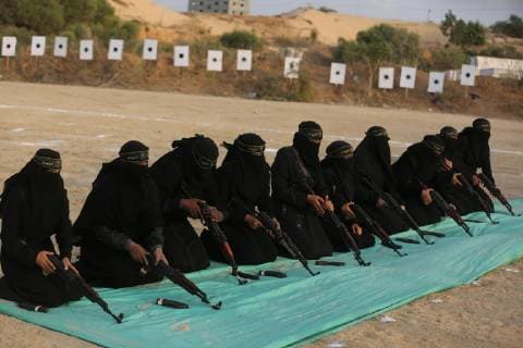 News Themen der Woche KW 40 News Bilder des Tages October 6, 2018 - Khan Younis, Gaza Strip, Palestinian Territory - Palestinian Female members of al-Quds brigades, the military wing of Jihad Islamic organisation, Show their combat skills during a military show in Khan Yunis at southern Gaza Strip, on Oct. 6, 2018 Khan Younis Palestinian Territory - ZUMAap3_ 20181006_zaf_ap3_114 Copyright: xAshrafxAmrax