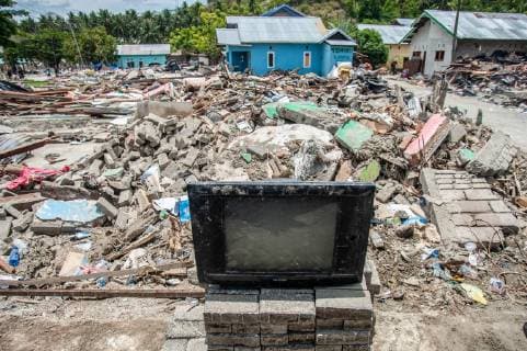News Themen der Woche KW 40 News Bilder des Tages October 7, 2018 - Palu, Central Sulawesi, Indonesia - General view of the damage of the earthquake and tsunami in Donggala beach in Palu..A deadly earthquake measuring 7.5 magnitude and the tsunami wave caused by it has destroyed the city of Palu and much of the area in Central Sulawesi. According to the officials, death toll from devastating quake and tsunami rises to 1,480, around 800 people in hospitals are seriously injured and some 62,000 people have been displaced in 24 camps around the region. Palu Indonesia - ZUMAs197 20181007_zaa_s197_007 Copyright: xHariandixHafidx