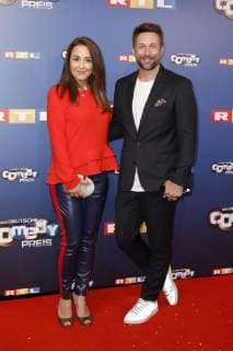 Nina Moghaddam mit Begleitung bei der Verleihung des 22. Deutschen Comedypreises 2018 in den Brainpool Studios. Köln, 07.10.2018