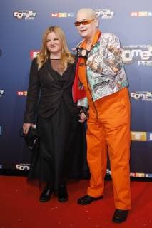 Hella von Sinnen mit Begleitung bei der Verleihung des 22. Deutschen Comedypreises 2018 in den Brainpool Studios. Köln, 07.10.2018