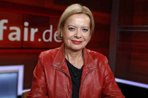Gesine Lötzsch in der ARD-Talkshow hart aber fair im WDR Fernsehstudio A. Köln, 08.10.2018 *** Gesine Lötzsch in the ARD talk show hard but fair in the WDR television studio A Cologne 08 10 2018 Foto:xC.xHardtx xFuturexImage