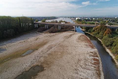 News Themen der Woche KW41 News Bilder des Tages Niedrigwasser Rheinarm zwischen Bendorf und der Insel Graswerth Niedrigwasser *** Low water Rhine arm between Bendorf and the island grass value low water DJI_0012.JPG