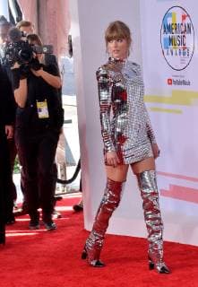 Singer Taylor Swift arrives for the 46th annual American Music Awards at the Microsoft Theater in Los Angeles on October 9, 2018.  LAP20181009001 JIMxRUYMEN