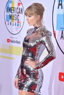 Singer Taylor Swift arrives for the 46th annual American Music Awards at the Microsoft Theater in Los Angeles on October 9, 2018.  LAP20181009004 JIMxRUYMEN