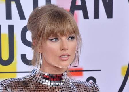 Singer Taylor Swift arrives for the 46th annual American Music Awards at the Microsoft Theater in Los Angeles on October 9, 2018.  LAP20181009015 JIMxRUYMEN