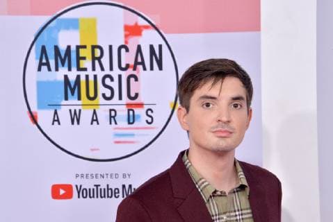 Zach Sang arrives for the 46th annual American Music Awards at the Microsoft Theater in Los Angeles on October 9, 2018.  LAP20181009166 JIMxRUYMEN