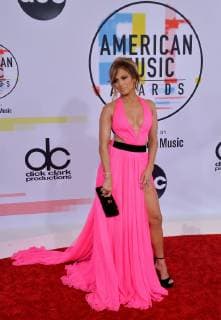 Singer and actress Jennifer Lopez arrives for the 46th annual American Music Awards at the Microsoft Theater in Los Angeles on October 9, 2018.  LAP20181009290 JIMxRUYMEN