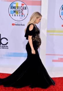 Singer Carrie Underwood arrives for the 46th annual American Music Awards at the Microsoft Theater in Los Angeles on October 9, 2018.  LAP20181009314 JIMxRUYMEN