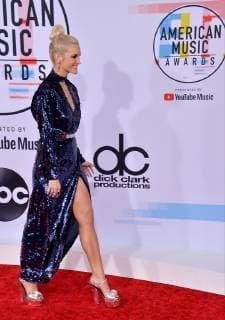Singer Ashlee Simpson arrives for the 46th annual American Music Awards at the Microsoft Theater in Los Angeles on October 9, 2018.  LAP20181009349 JIMxRUYMEN