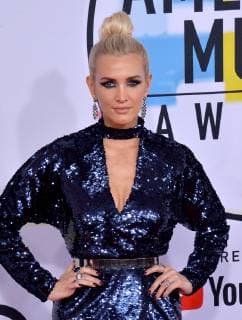 Singer Ashlee Simpson arrives for the 46th annual American Music Awards at the Microsoft Theater in Los Angeles on October 9, 2018.  LAP20181009351 JIMxRUYMEN