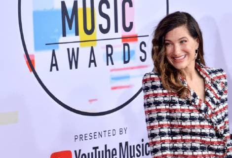 Actress Kathryn Hahn arrives for the 46th annual American Music Awards at the Microsoft Theater in Los Angeles on October 9, 2018.  LAP20181009486 JIMxRUYMEN