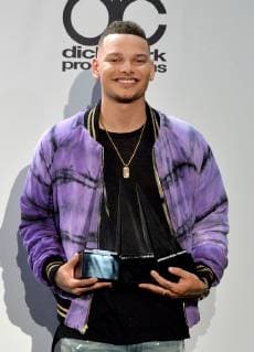 Singer Kane Brown appears backstage with his award for Favorite Male Artist - Country, during the 46th annual American Music Awards at the Microsoft Theater in Los Angeles on October 9, 2018.  LAP20181009584 JIMxRUYMEN