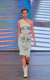(181010) -- MEXICO CITY, Oct. 10, 2018 -- A model presents a creation at the Lorena Saravia Show of the Mercedes-Benz Fashion Week in Mexico City Oct. 9, 2018. ) (yy) MEXICO-MEXICO CITY-FASHION WEEK-LORENA SARAVIA XinxYuewei 