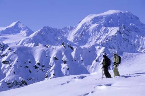 Jeremy Nobis and Kim Reichelm enjoying the view in Tordrillo s, Alaska., Tordrillo s Alaska USA model released Symbolfoto Copyright: ScottxMarkewitz 3082800164