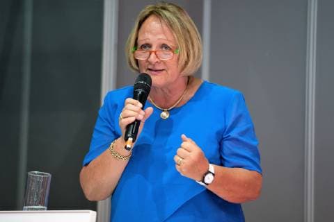 Sabine Leutheusser-Schnarrenberger hält eine Ansprache anlässlich der Vergabe Raif Badawi Award for courageous journalists;70. Frankfurter Buchmesse - Frankfurt Messe Beyond words - tbm19 - Erster Messetag für Fachbesucher Fachpublikum, Frankfurt Hessen Deutschland Messegelände
