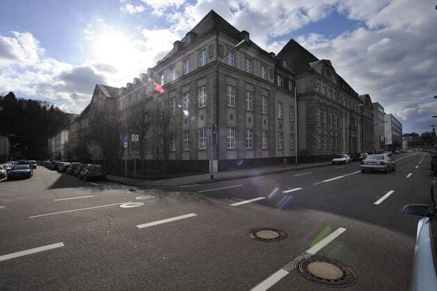 Das Gebäude der Justiz mit dem Landgericht und dem Verfassungsgerichtshof in Saarbrücken. *** The building of justice with the district court and the Constitutional Court in Saarbrücken