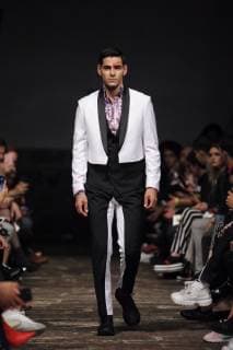 A model presents a creation of Mexican brand RCano during Mercedez-Benz Fashion Week Mexico City, in Mexico City, Mexico, 11 October 2018. Mercedez-Benz Fashion Week in Mexico City !ACHTUNG: NUR REDAKTIONELLE NUTZUNG!  Copyright: xSashenkaxGutierrezx CMX01 20181012-636749130922385933