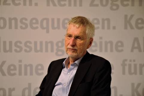 Internationale Buchmesse in Frankfurt am Main, Deutschland, book fair Frankfurt, Foto: Volker Hage - Des Lebens fuenfter Akt *** International Book Fair Frankfurt am Main Germany book fair Frankfurt Photo Volker Hage Des Leben fuenfter Akt
